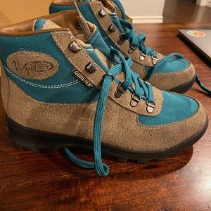 vasque hiking boots